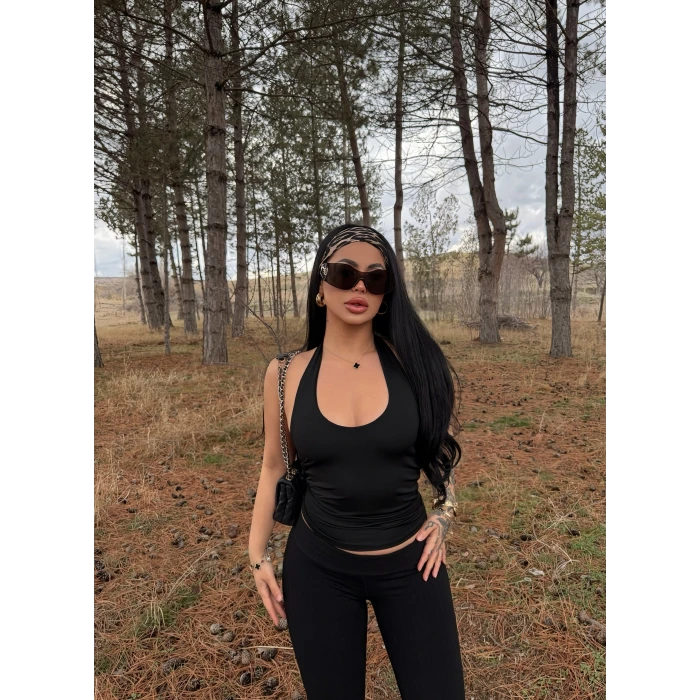 Siyah Boyundan Geçmeli Basic Crop