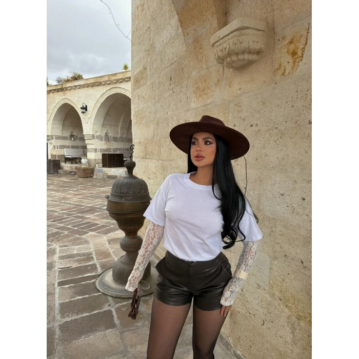 Beyaz Kolları Güpürlü Basic Tişört