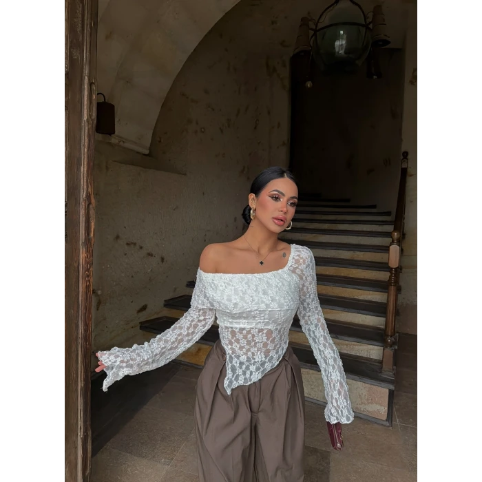 Beyaz Güpürlü Omuz Açık Bluz