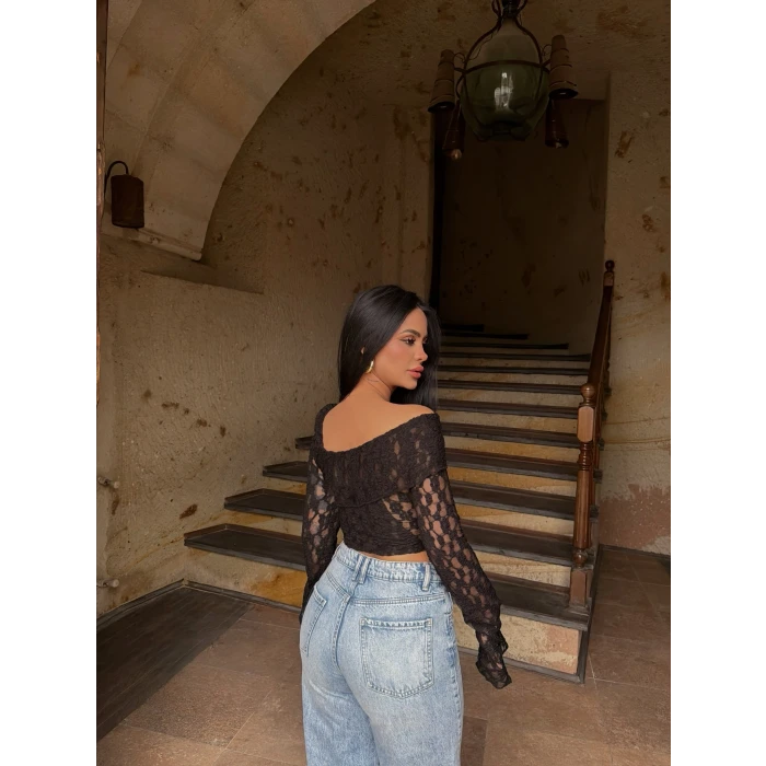 Siyah Güpürlü Omuz Açık Bluz