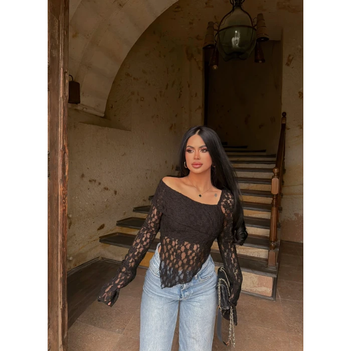 Siyah Güpürlü Omuz Açık Bluz