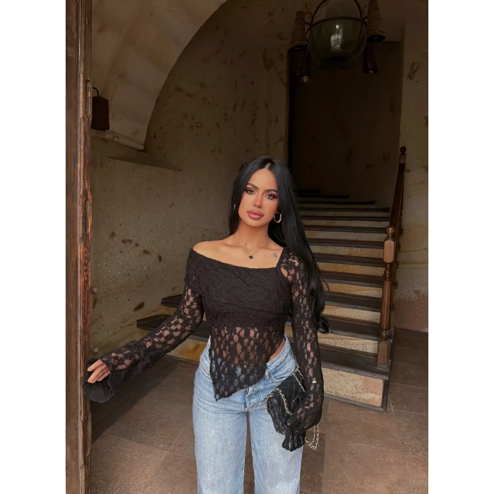 Siyah Güpürlü Omuz Açık Bluz