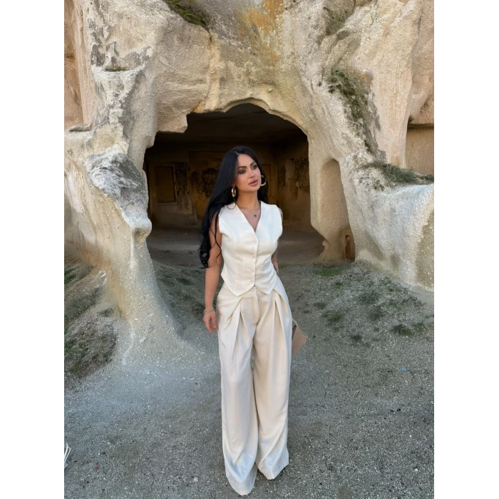 Beyaz Yelekli Pantolon İkili Takım