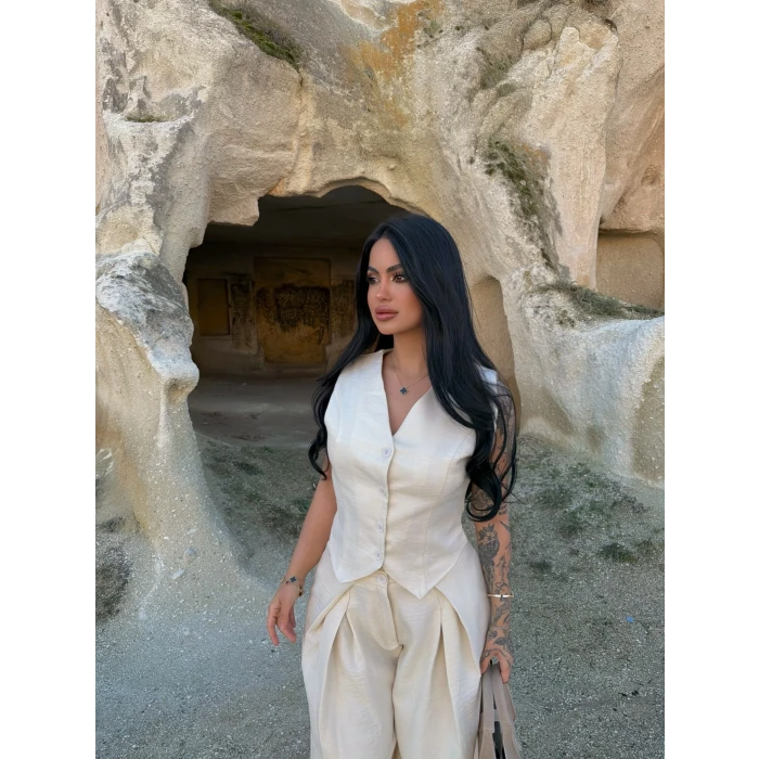 Beyaz Yelekli Pantolon İkili Takım