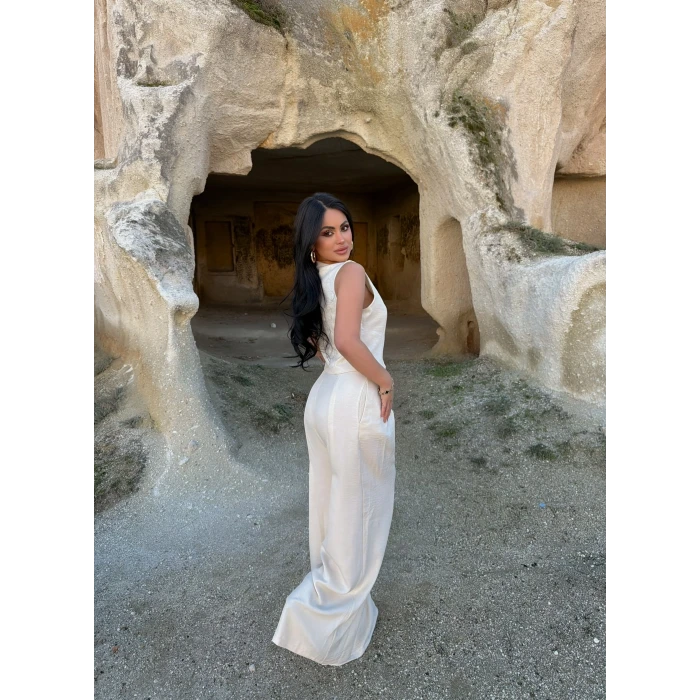 Beyaz Yelekli Pantolon İkili Takım