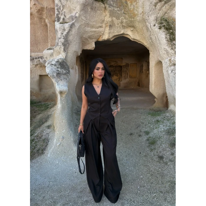 Siyah Yelekli Pantolon İkili Takım