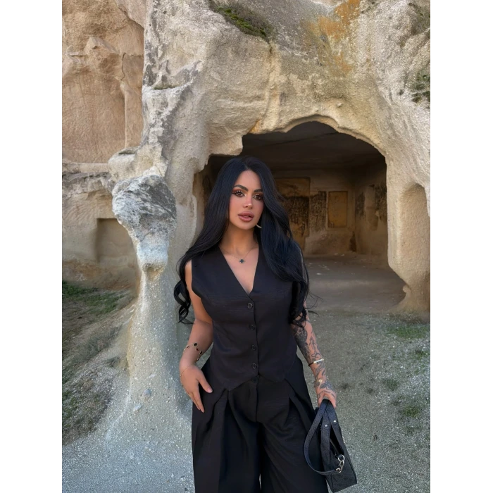 Siyah Yelekli Pantolon İkili Takım