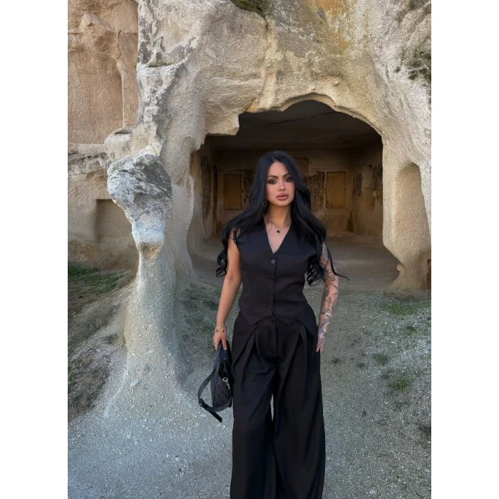 Siyah Yelekli Pantolon İkili Takım