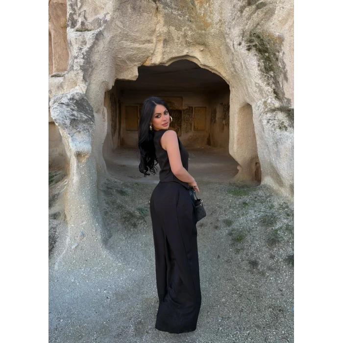 Siyah Yelekli Pantolon İkili Takım