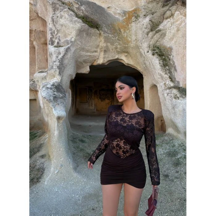 Kahve Omuz Vatkalı Güpürlü Elbise