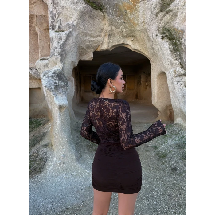 Kahve Omuz Vatkalı Güpürlü Elbise