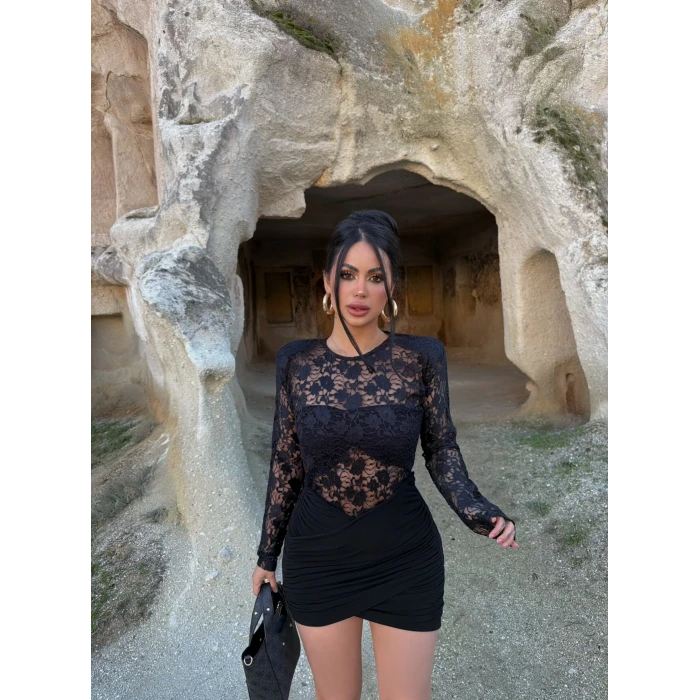 Siyah Omuz Vatkalı Güpürlü Elbise