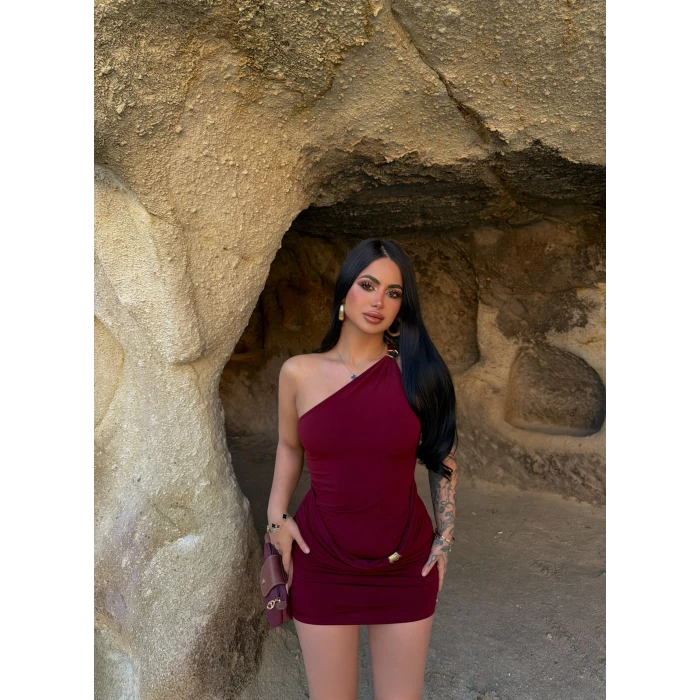 Bordo Aksesuarlı Tek Omuz Elbise