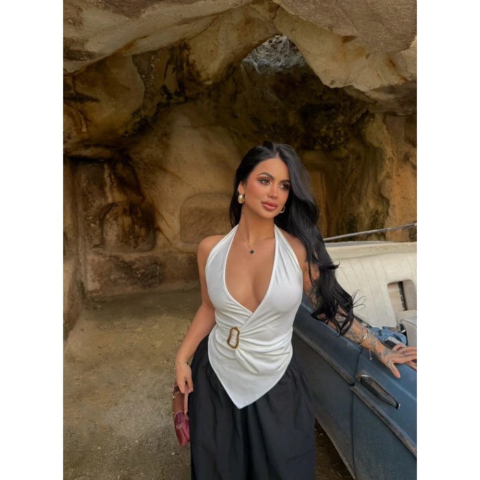 Beyaz Tokalı Kruvaze Crop