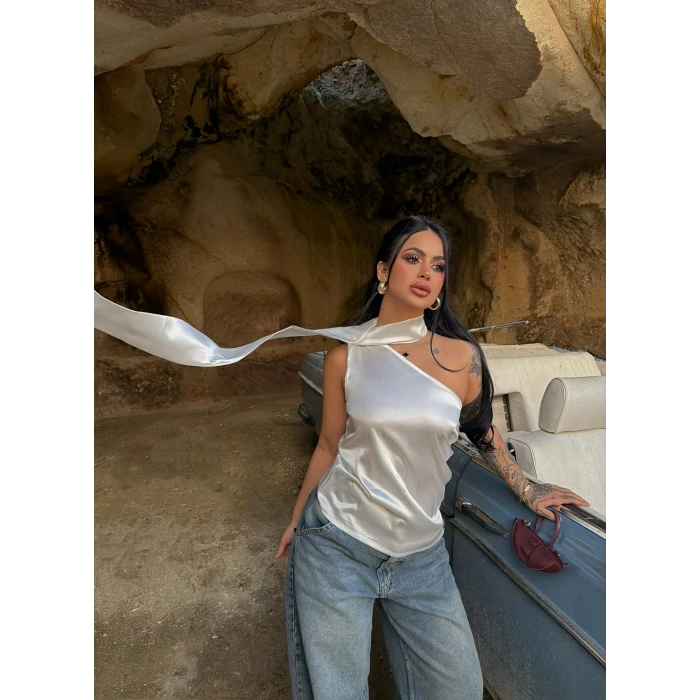 Beyaz Saten Boyundan Bağlamalı Bluz