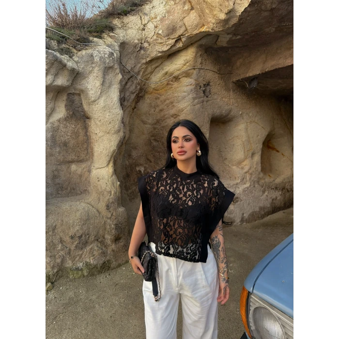 Siyah Brode Yanları Açık Bluz
