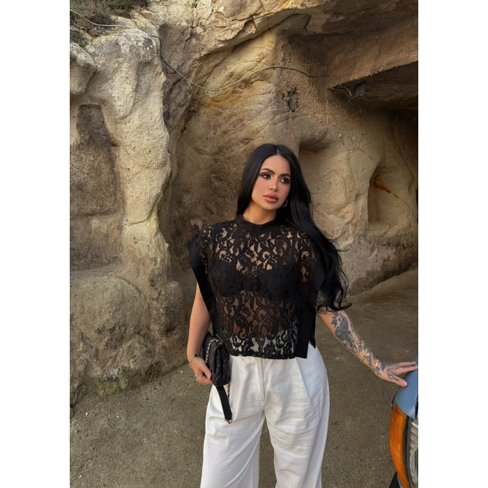 Siyah Brode Yanları Açık Bluz