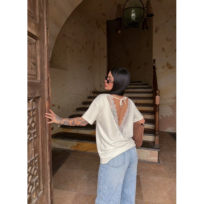 Beyaz Sırt V Güpürlü Tişört