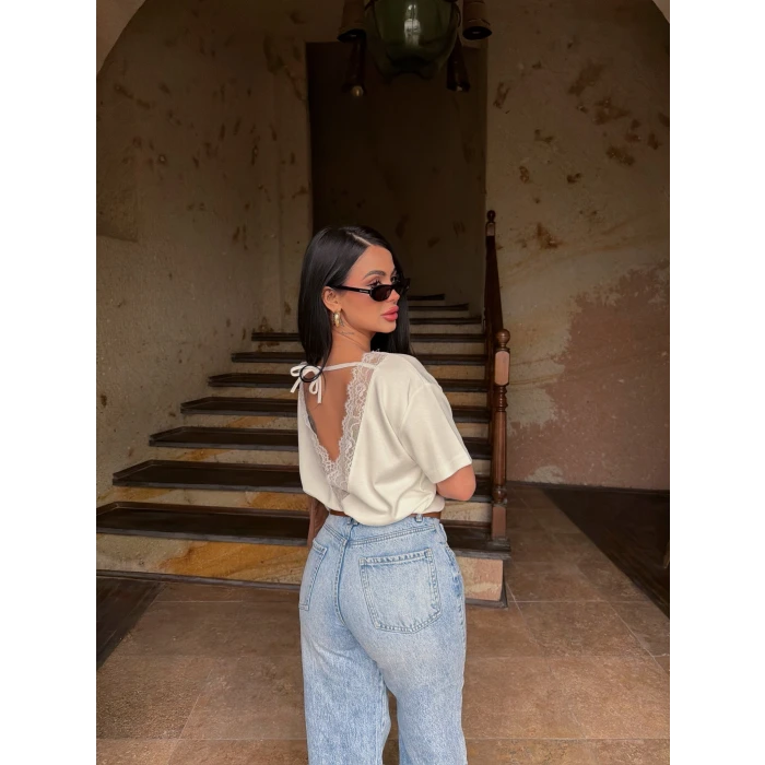 Beyaz Sırt V Güpürlü Tişört