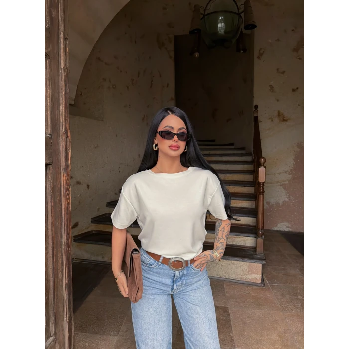 Beyaz Sırt V Güpürlü Tişört