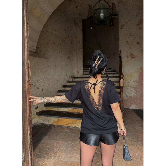 Siyah Sırt V Güpürlü Tişört