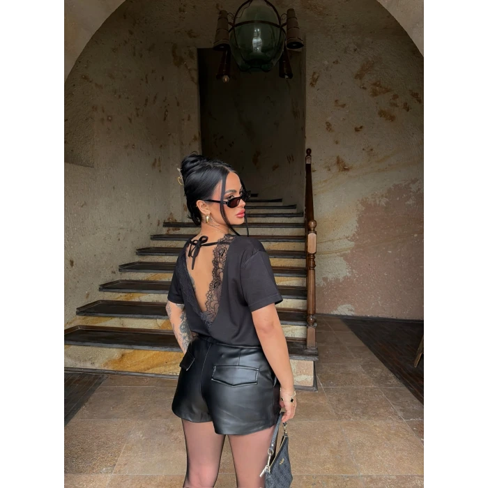 Siyah Sırt V Güpürlü Tişört