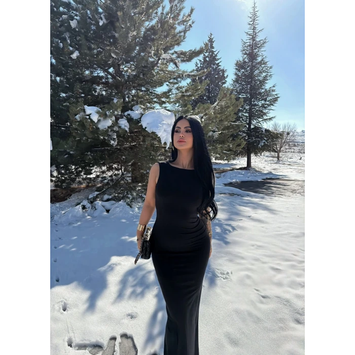 Siyah Kalın Askılı Sırt Açık Elbise