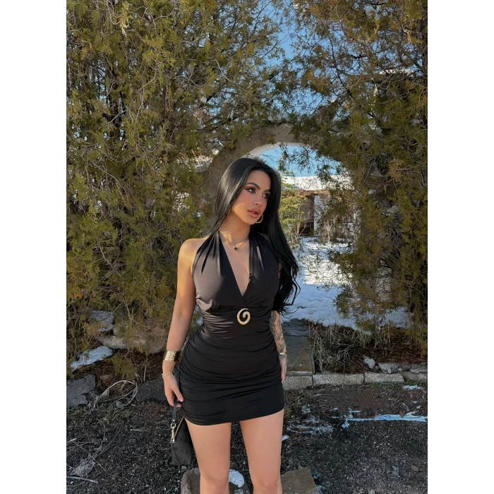 Siyah Boyundan Bağlamalı Tokalı Elbise