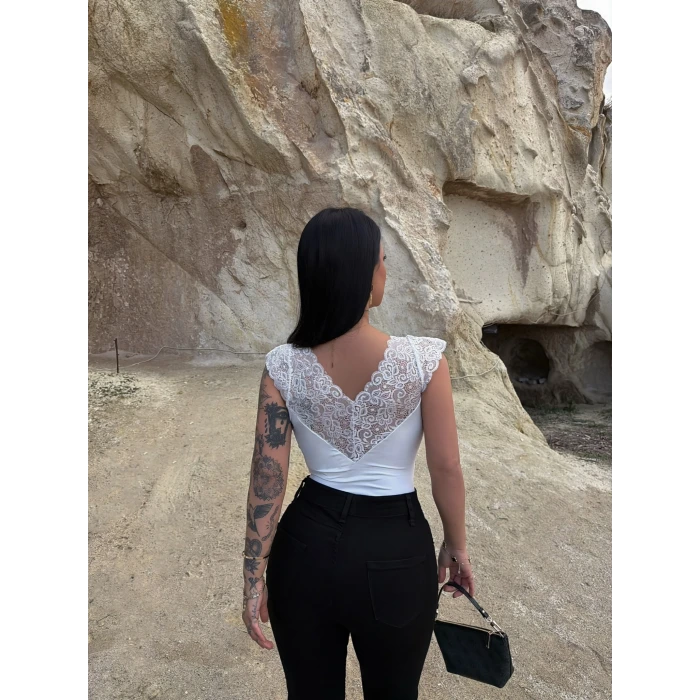 Beyaz Ön Arka Güpürlü Bodysuit