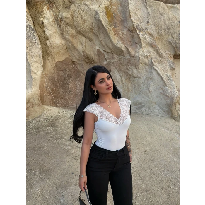 Beyaz Ön Arka Güpürlü Bodysuit