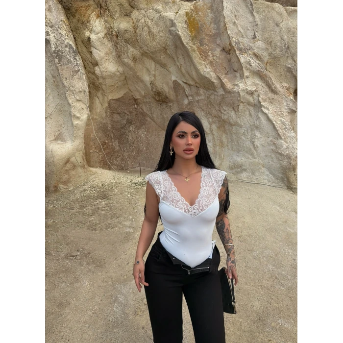 Beyaz Ön Arka Güpürlü Bodysuit