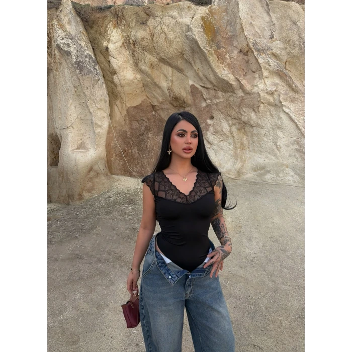 Siyah Ön Arka Güpürlü Bodysuit