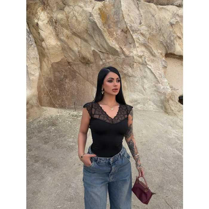 Siyah Ön Arka Güpürlü Bodysuit