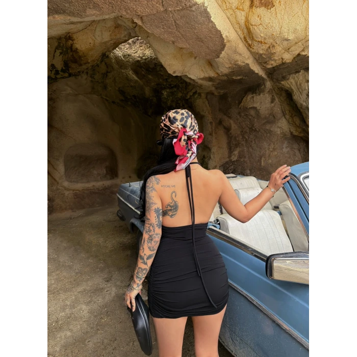 Siyah Boyundan Geçmeli Degaje Elbise