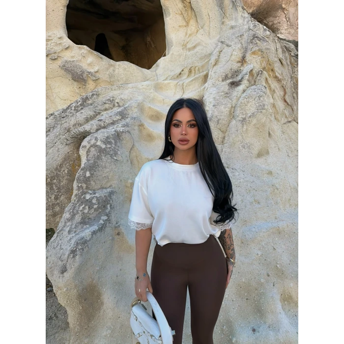 Beyaz Sırt ve Kol Güpürlü Modal Tişört