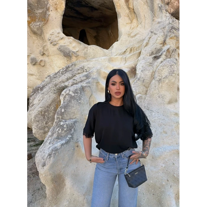 Siyah Sırt ve Kol Güpürlü Modal Tişört