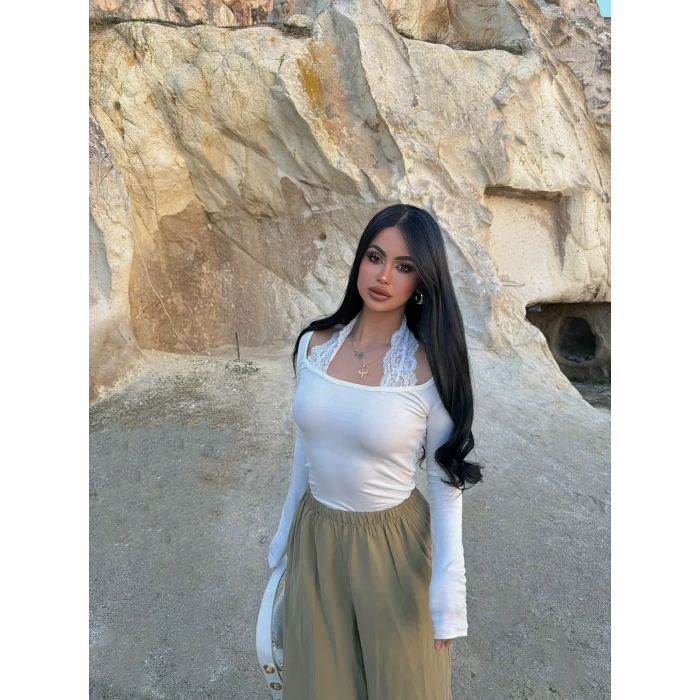 Beyaz Boyundan Geçmeli Güpürlü Bluz