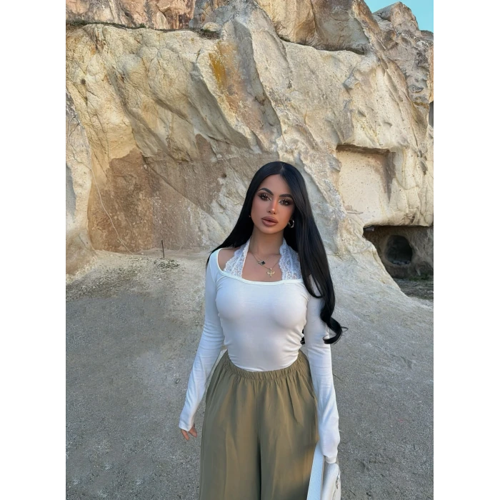 Beyaz Boyundan Geçmeli Güpürlü Bluz