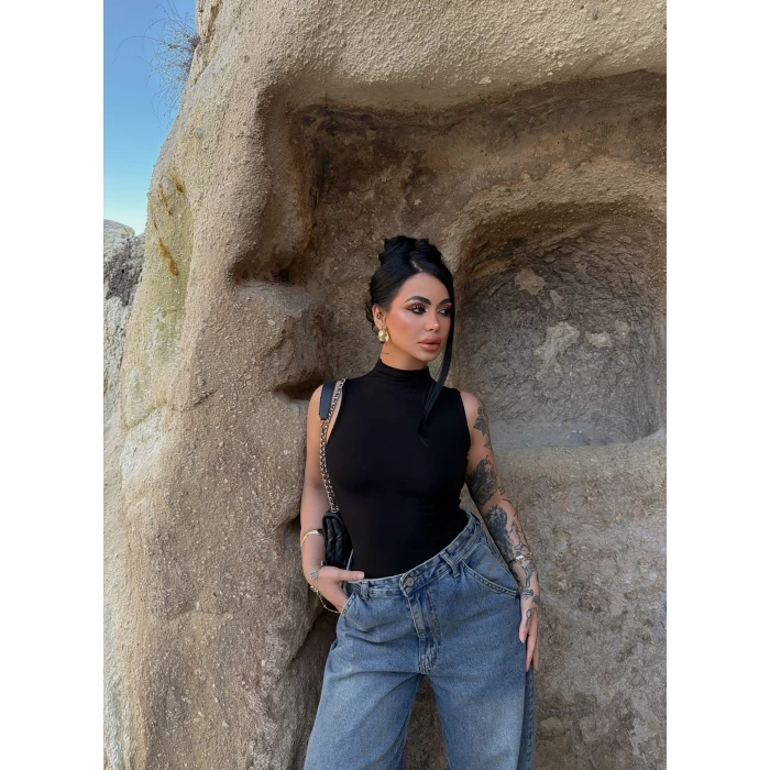 Siyah Balıkçı Yaka Kolsuz Bluz