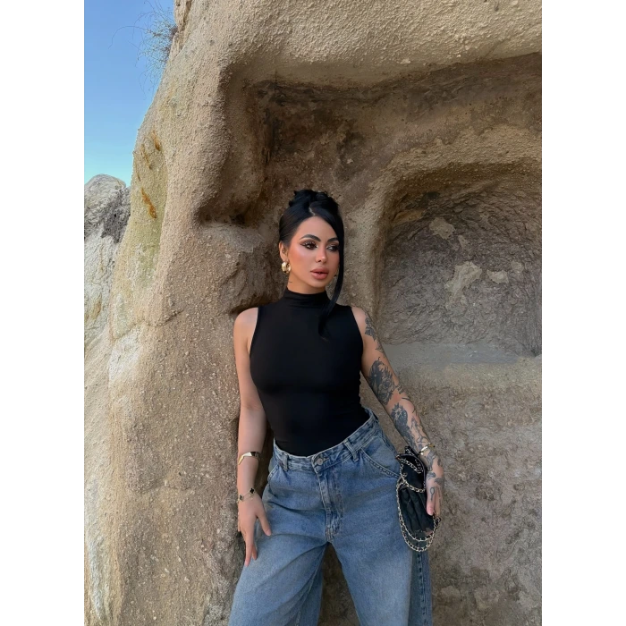 Siyah Balıkçı Yaka Kolsuz Bluz