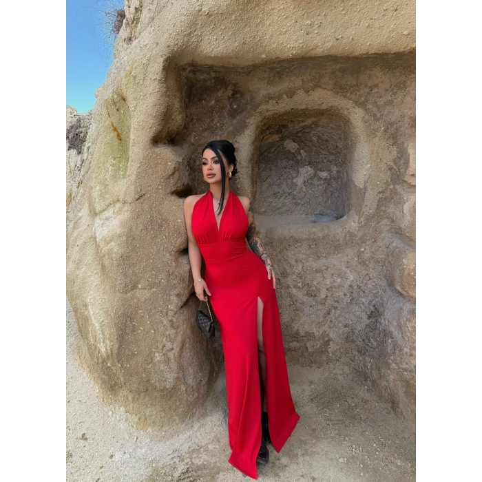 Kırmızı Boyundan Geçmeli Yırtmaçlı Elbise