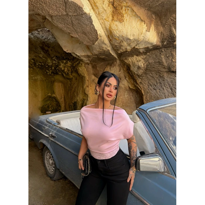 Pudra Eteği Güpürlü Kayık Yaka Bluz