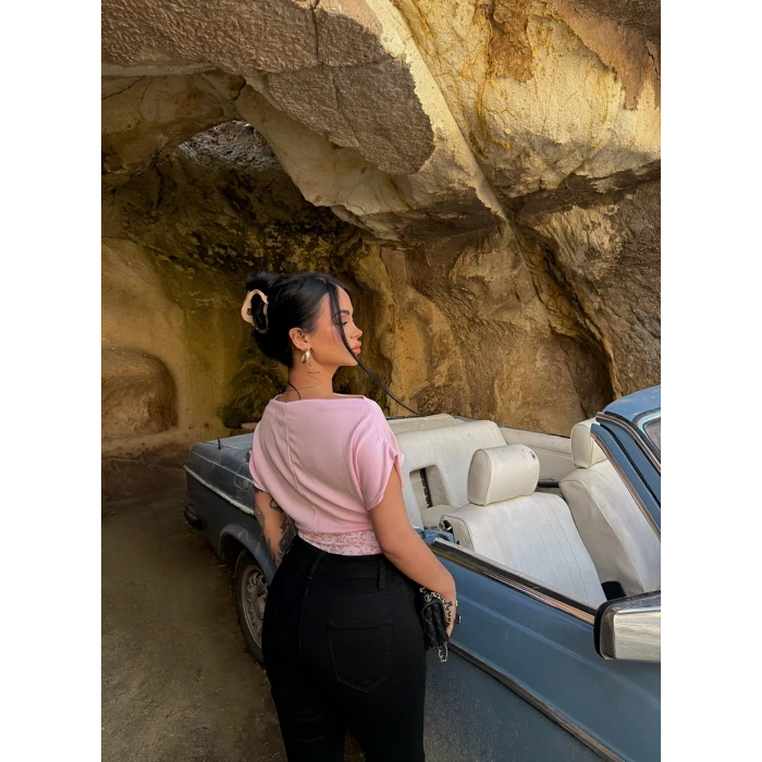 Pudra Eteği Güpürlü Kayık Yaka Bluz