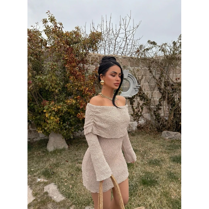 Bej Katlamalı Triko Madonna Elbise