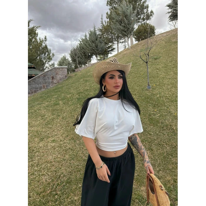 Beyaz Minimal Drapeli Tişört