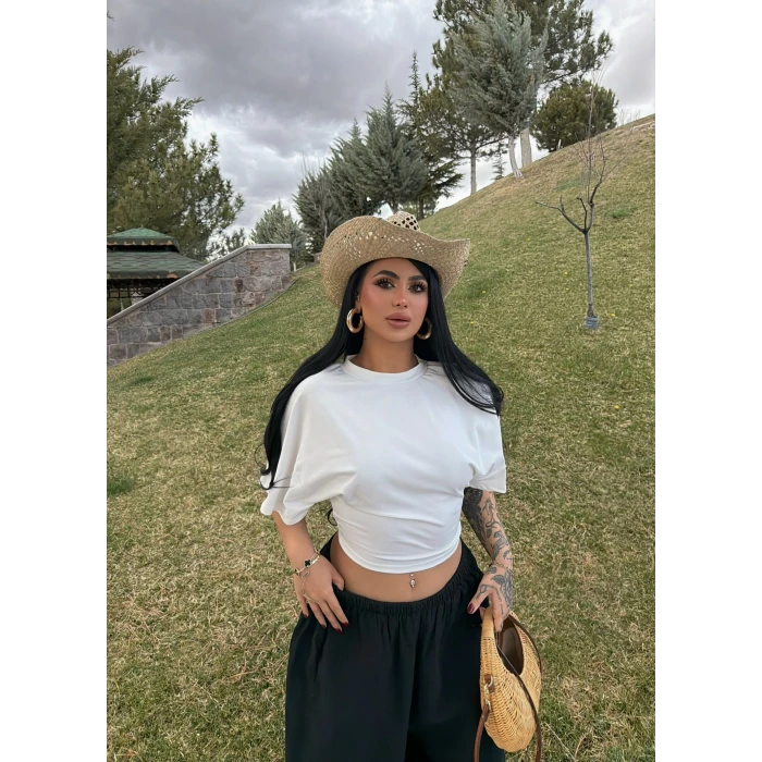 Beyaz Minimal Drapeli Tişört