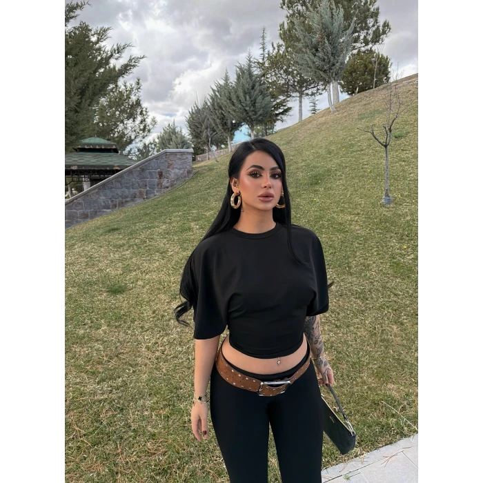 Siyah Minimal Drapeli Tişört