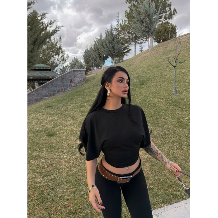 Siyah Minimal Drapeli Tişört