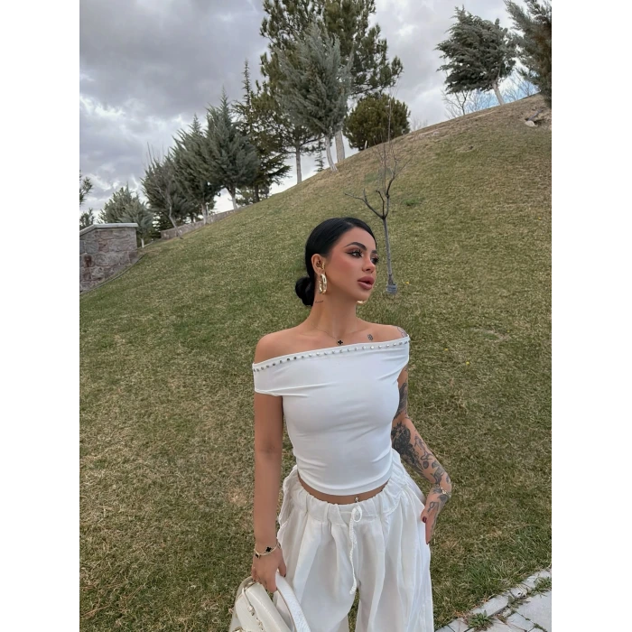 Beyaz Droplu Kayık Yaka Crop