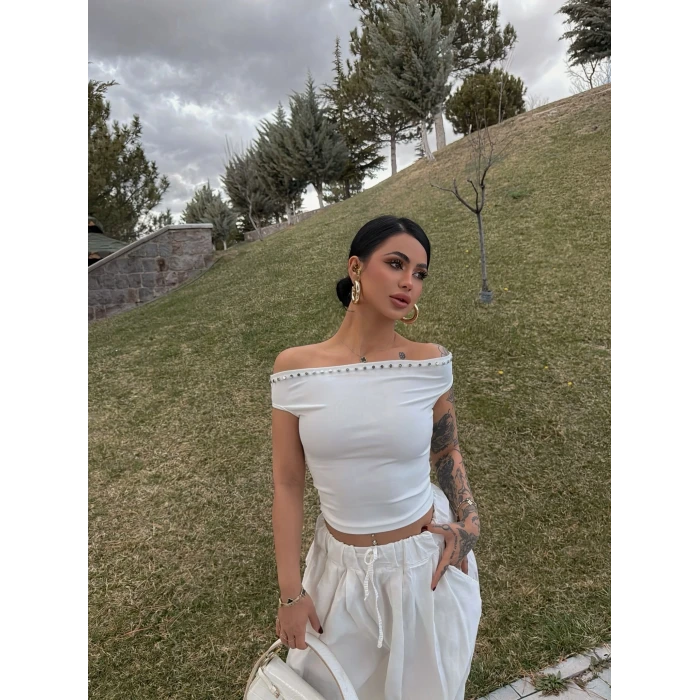 Beyaz Droplu Kayık Yaka Crop